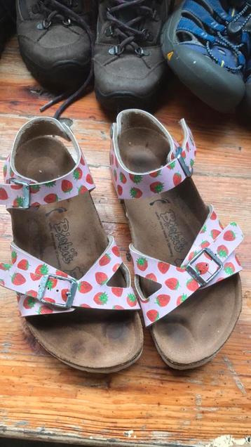 Roze aardbeien Birki’s sandalen maat 36 beschikbaar voor biedingen