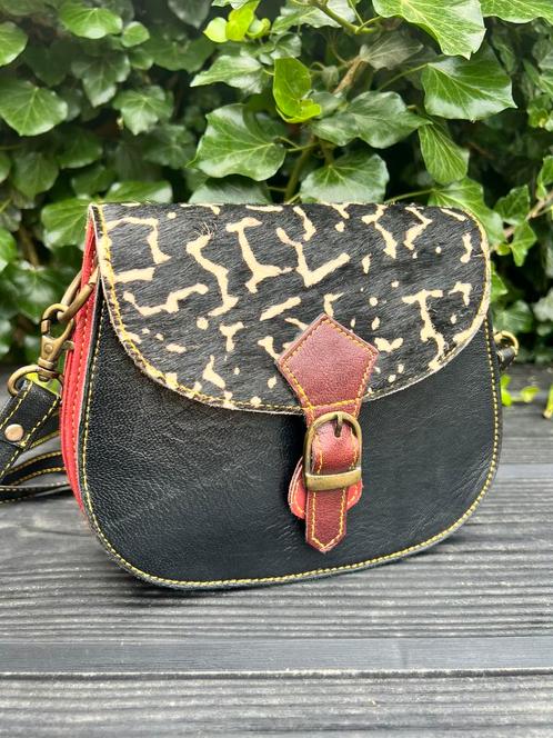Leren tasje zwart/bordeauxrood – 3 vakken, Sieraden, Tassen en Uiterlijk, Tassen | Damestassen, Zo goed als nieuw, Schoudertasje