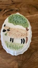 Oude puddingvorm met schaap in de weide, Ophalen