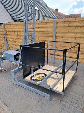 Bouwlift 220V 7,5m in nieuwstaat  beschikbaar voor biedingen