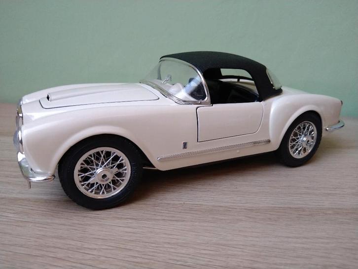 1955 Lancia Aurelia B24 Spider Creme Soft Top 1:18 - Bburago, Hobby en Vrije tijd, Modelauto's | 1:18, Zo goed als nieuw, Auto