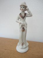 Porseleinen beeldje van dame in mantelpakje uit de jaren 30, Ophalen of Verzenden