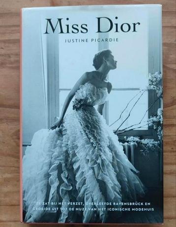 Justine Picardie - Miss Dior beschikbaar voor biedingen