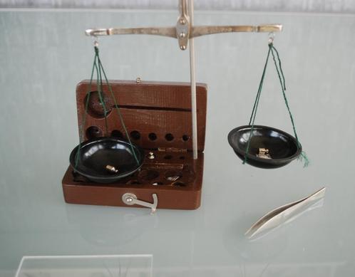 CCCP Sovjet vintage set gewichten en weegschalen Bakelite, Antiek en Kunst, Curiosa en Brocante, Ophalen of Verzenden