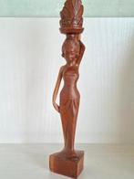 Balinese met met offer op haar hoofd/ houtsnijwerk/jaren '50, Antiek en Kunst, Kunst | Beelden en Houtsnijwerken, Ophalen of Verzenden