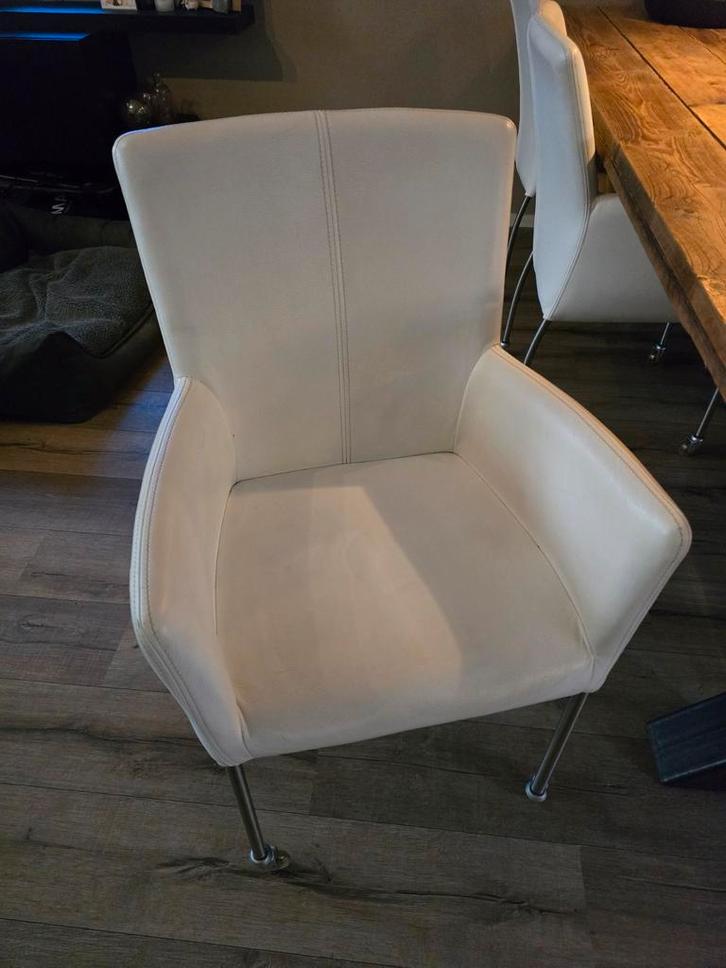 6 Witte/cream kleur leren stoelen met armleuning, Huis en Inrichting, Stoelen, Gebruikt, Vijf, Zes of meer stoelen, Leer, Metaal