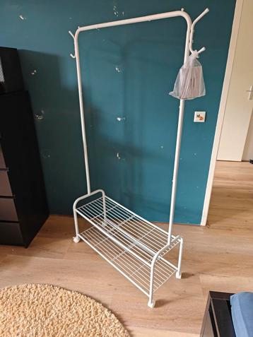 Kledingrek met schoenenopslag  beschikbaar voor biedingen