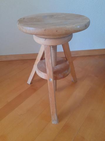 Houten atelierkruk of pianokruk beschikbaar voor biedingen