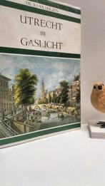 Hulzen, Dr. A. van; Utrecht bij gaslicht, Ophalen of Verzenden, 20e eeuw of later, Gelezen