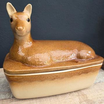 Brocante pate terrine van aardewerk, hert beschikbaar voor biedingen