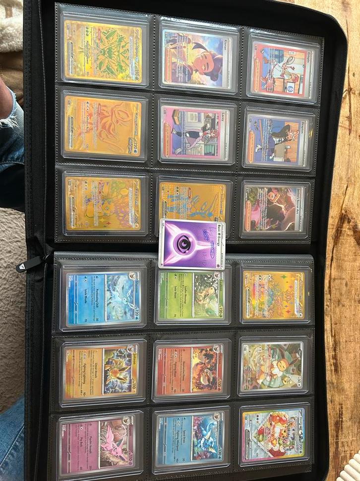 Prismatic Grandmasterset Pokémon Compleet!, Hobby en Vrije tijd, Verzamelkaartspellen | Pokémon, Zo goed als nieuw, Meerdere kaarten