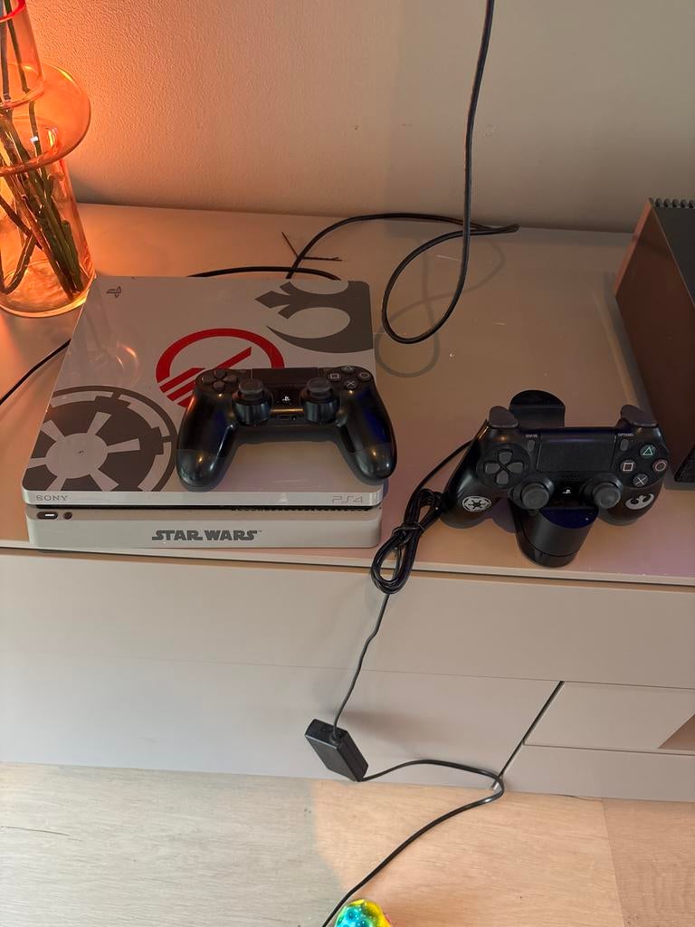 PlayStation 4 Star Wars Edition met Games, Spelcomputers en Games, Spelcomputers | Sony PlayStation 4, Ophalen, Met 2 controllers