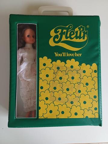 Vintage koffer met 4 vintage popen  beschikbaar voor biedingen