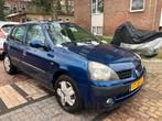 Blauwe 5-deurs Renault Clio II uit 2002, rijdt nog prima., Auto's, Renault, Voorwielaandrijving, Stof, 4 cilinders, USB