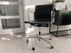 3x Vitra Eames ea117 bureaustoelen zwart leer / chroom, Huis en Inrichting, Zwart, Ophalen of Verzenden, Zo goed als nieuw, X