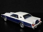 MCG 1:18 Lincoln Continental MK V wit-blauw OPRUIMING, Hobby en Vrije tijd, Modelauto's | 1:18, Nieuw, Overige merken, Ophalen of Verzenden