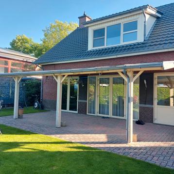 Afgebroken overkapping polycarbonaat platen beschikbaar voor biedingen