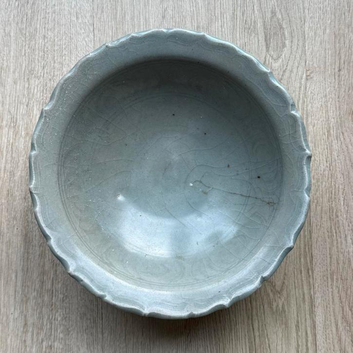 Antieke Celadon Sawankhalok schaal - aziatica, Antiek en Kunst, Antiek | Keramiek en Aardewerk, Verzenden