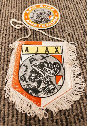 Ajax Amsterdam afc 1980 prachtige vintage vaan + sticker beschikbaar voor biedingen