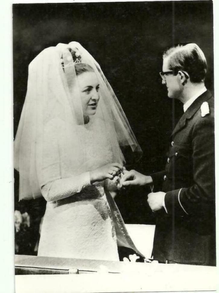 AK Huwelijk Prinses Margriet en Mr. Pieter van Vollenhoven, Verzamelen, Koninklijk Huis en Royalty, Zo goed als nieuw, Kaart, Foto of Prent