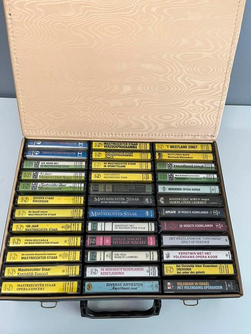 Mooi koffer met 36 cassettebandjes. Zie foto’s., Cd's en Dvd's, Cassettebandjes, Origineel, Overige genres, 26 bandjes of meer