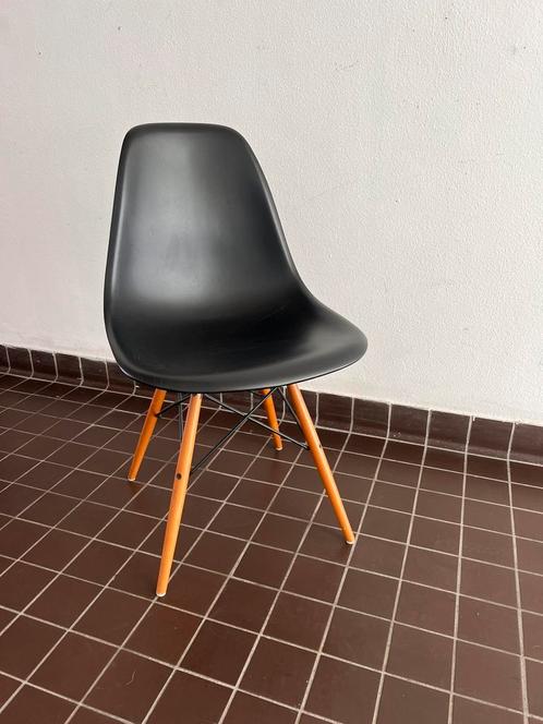 Eames Plastic Side Chair DSW, Huis en Inrichting, Stoelen, Zo goed als nieuw, Eén, Ophalen