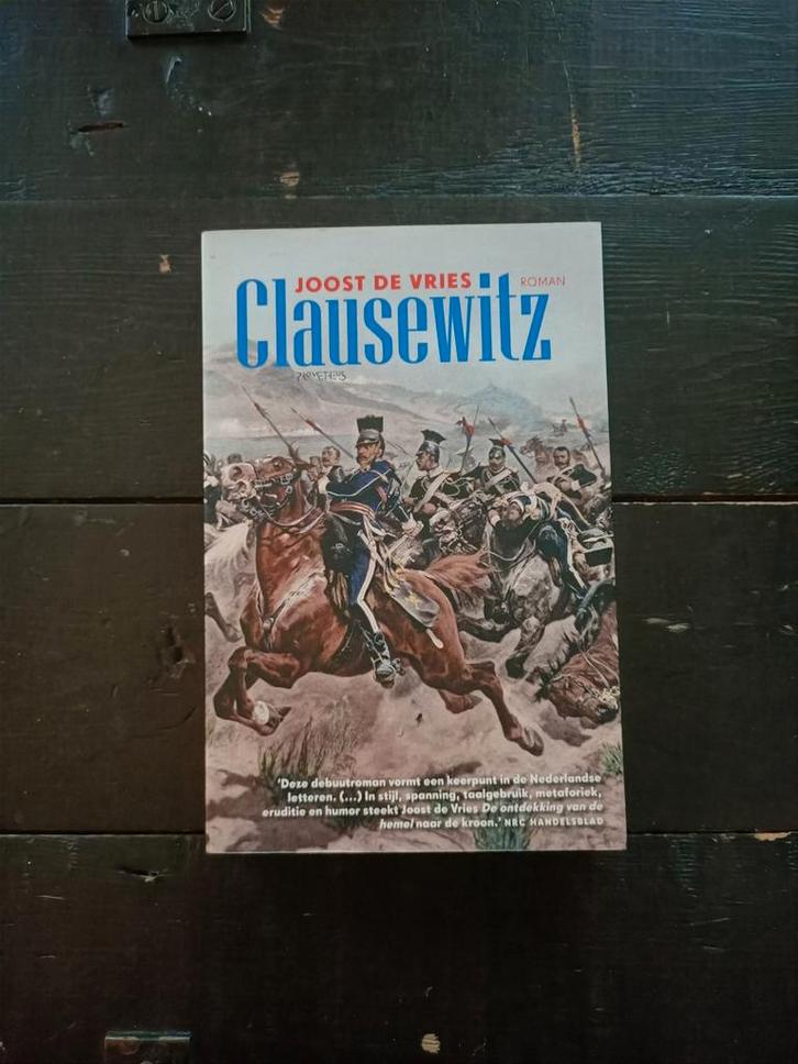 Joost de Vries - Clausewitz, Boeken, Literatuur, Zo goed als nieuw, Nederland, Ophalen of Verzenden