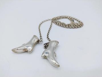 Zilveren jasseronketting met breipendoppen (laarzen), 79 cm. beschikbaar voor biedingen