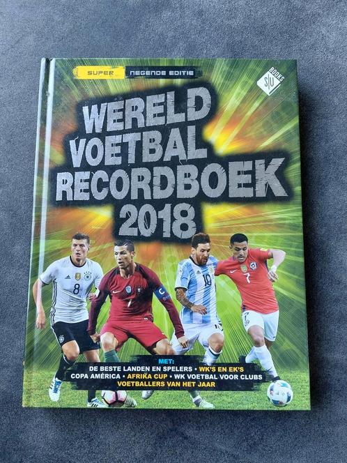 Wereld voetbal recordboek Keir Radnedge - 2018, Boeken, Kinderboeken | Jeugd | 13 jaar en ouder, Zo goed als nieuw, Ophalen of Verzenden