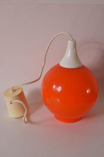 Retro vintage jaren 60 / jaren 70 opaline lamp / hanglamp beschikbaar voor biedingen