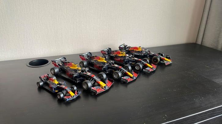 Red Bull modelauto’s (2022, 2021, 2020, 2019, 2018 en 2017), Hobby en Vrije tijd, Modelauto's | 1:24, Zo goed als nieuw, Auto
