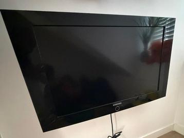 Samsung televisie incl muurbeugel beschikbaar voor biedingen