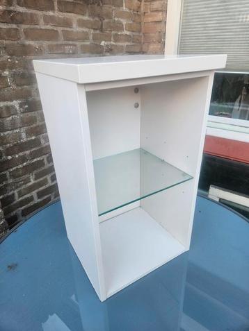 Wandkastje/Nachtkastje met Glazen Plank  beschikbaar voor biedingen