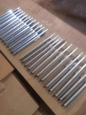Lot gebruikte softclose ladengeleiders, 12 R en 12 L beschikbaar voor biedingen