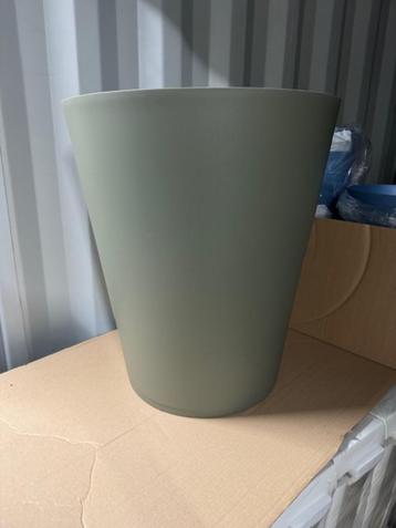 NW GROSFILLEX TOKYO PLANTENBAKKEN VA. €15,- 4 = 3. beschikbaar voor biedingen
