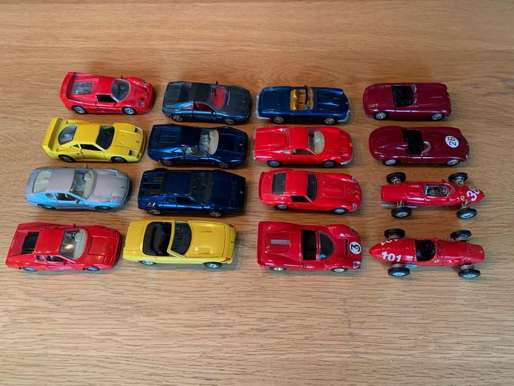 Set van 16 Maisto Ferrari's - Shell serie, Hobby en Vrije tijd, Modelauto's | Overige schalen, Zo goed als nieuw, Auto, Ophalen of Verzenden