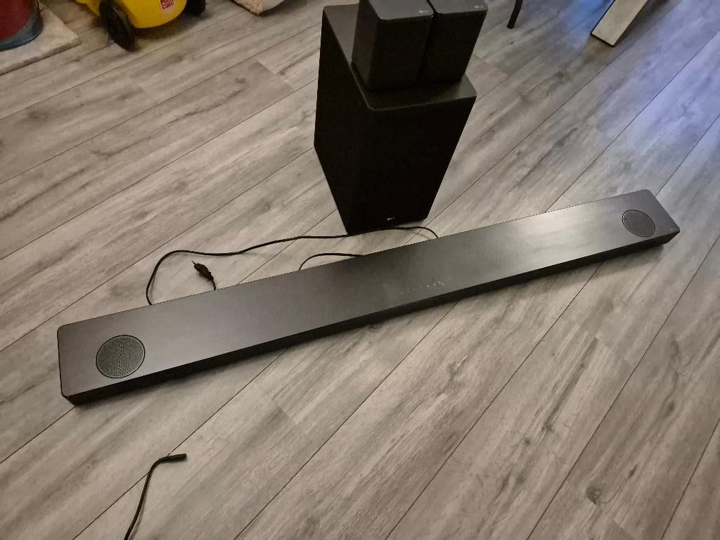 LG SL10YG Soundbar + subwoofer + achter speakers, Audio, Tv en Foto, Soundbars, Zo goed als nieuw, Bluetooth, Met ingebouwde subwoofer