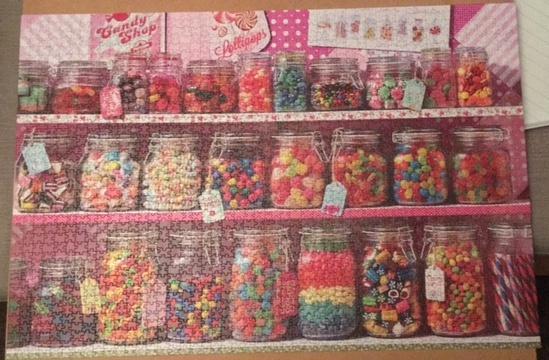 Cobble Hill Puzzel 2000 stukjes: Candy Store, Hobby en Vrije tijd, Denksport en Puzzels, Zo goed als nieuw, Legpuzzel, Meer dan 1500 stukjes