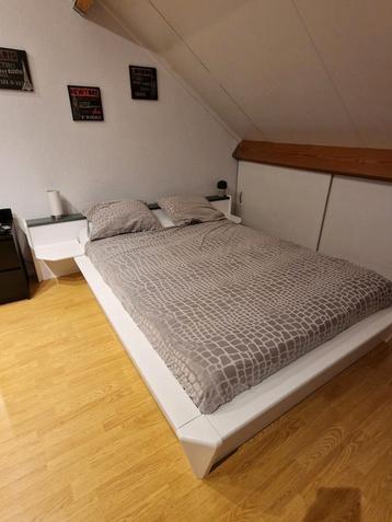 Bed 140x200cm met lattebodem en bijbehorende matras