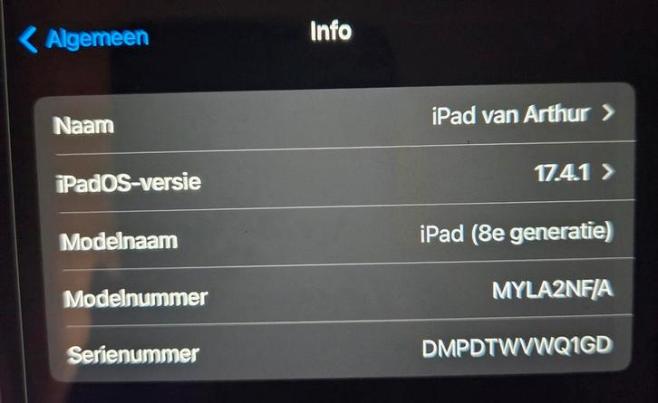 2 x iPad (8e generatie en Air 2) incl hoesjes, Computers en Software, Apple iPads, Zo goed als nieuw, Apple iPad, 10 inch, 32 GB