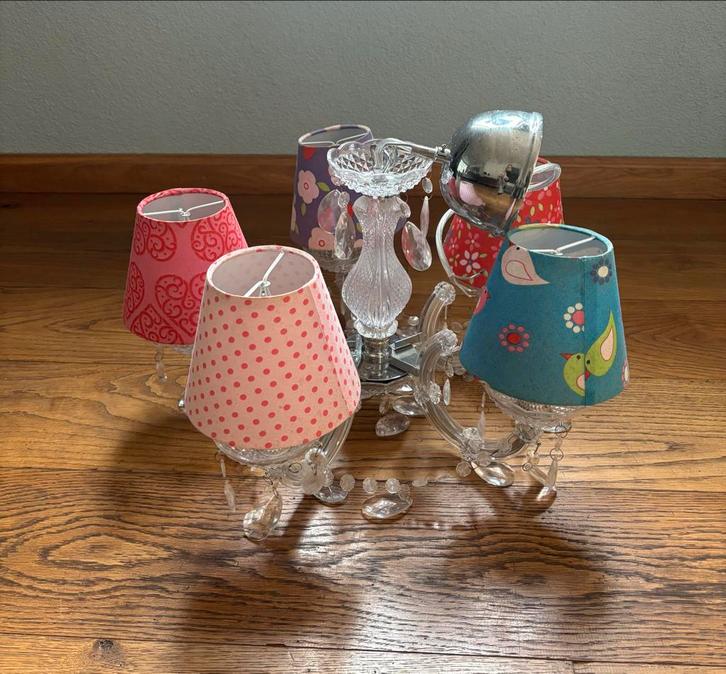 Kroonluchter met gekleurde lampenkappen, Huis en Inrichting, Lampen | Hanglampen, Zo goed als nieuw, Minder dan 50 cm, Glas, Ophalen of Verzenden