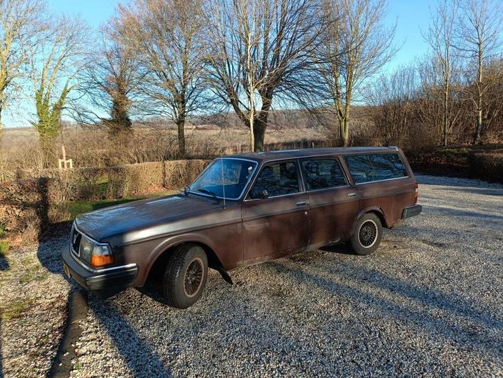 Volvo 245 2.1 DLE Overdrive 1981 Bruin, Auto's, Oldtimers, Particulier, Volvo, Benzine, Stationwagon, Handgeschakeld, Bruin, Grijs