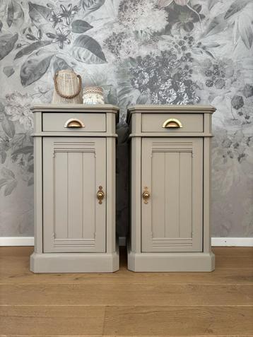 Prachtige landelijke set nachtkastjes beige & goud beschikbaar voor biedingen