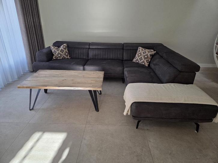 bank hoekbank stof/suede nog geen 2 jaar oud, Huis en Inrichting, Banken | Bankstellen, Zo goed als nieuw, Hoekbank, Vierpersoons of meer