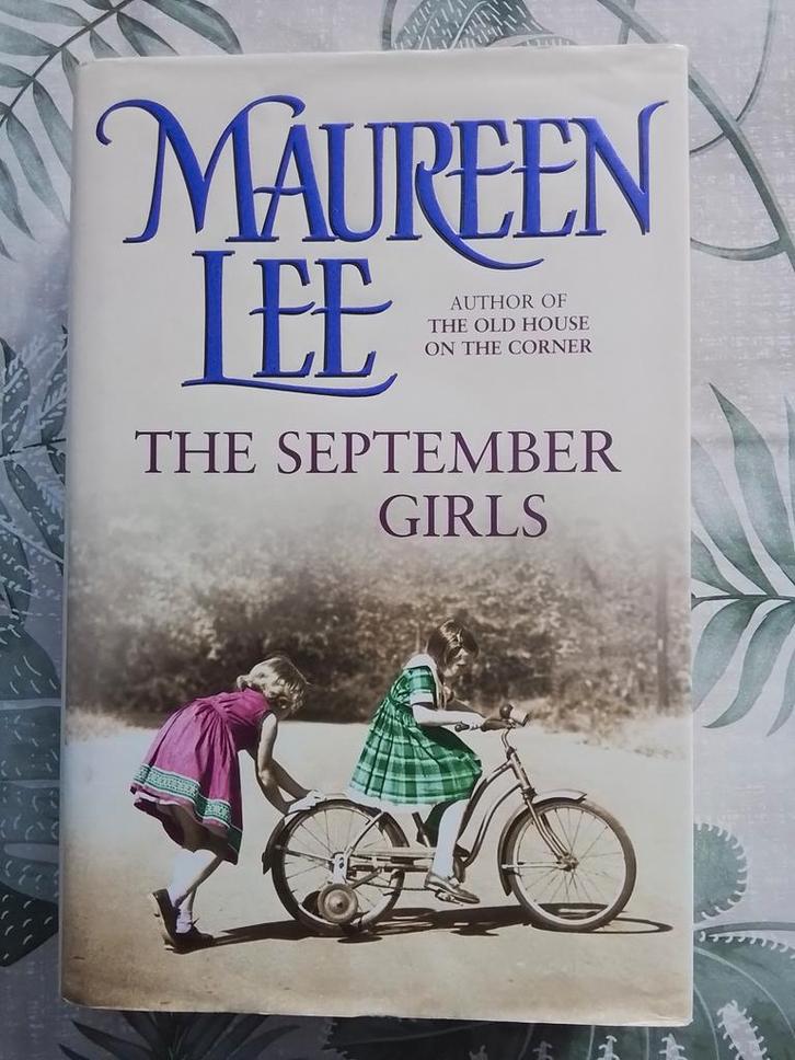 The September Girls / Maureen Lee, Boeken, Taal | Engels, Zo goed als nieuw, Fictie, Ophalen