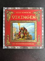 Hier Komen de Vikingen - Noormannenhandboek, Boeken, Kinderboeken | Jeugd | onder 10 jaar, Ophalen of Verzenden, Gelezen, Non-fictie