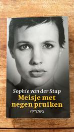 Sophie van der Stap - Meisje met negen pruiken, Boeken, Literatuur, Ophalen of Verzenden, Zo goed als nieuw, Sophie van der Stap