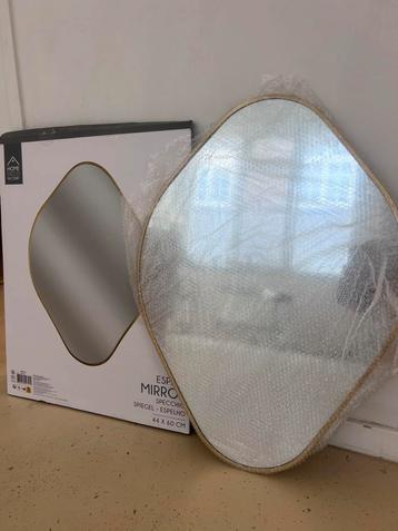 Spiegel - Organische Vorm - Goud - 44 x 60 CM ( 2 pieces) beschikbaar voor biedingen