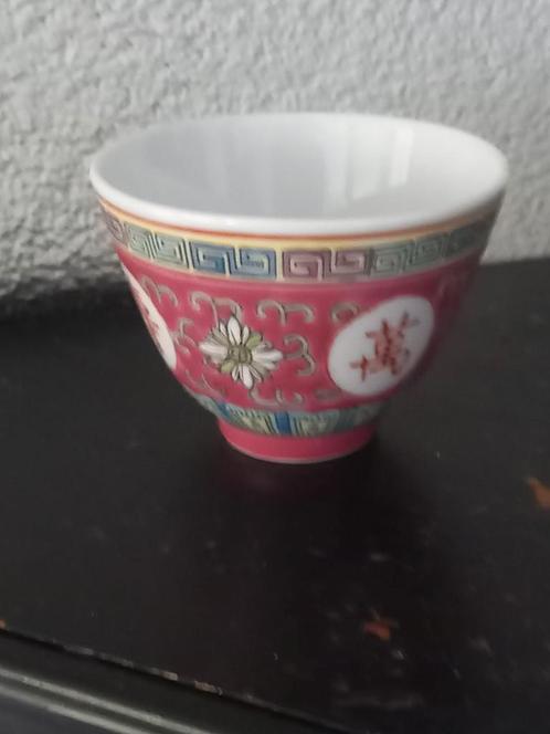 Klein Chinees wan shou porseleinen kommetje gemerkt, Antiek en Kunst, Antiek | Servies los, Ophalen of Verzenden