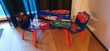 Speeltafel met twee stoelen van Cars beschikbaar voor biedingen